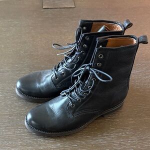 Frye Veronica Combat Boot / Women
Black / 9 - Perfect Condition
